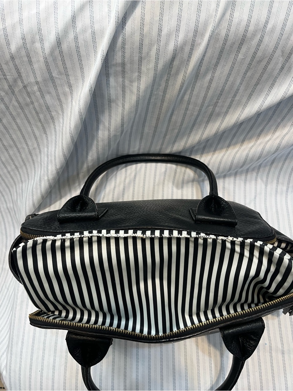 kate spade Black Pebbled Leather Purse Gold Hardware - Picture 7 of 7